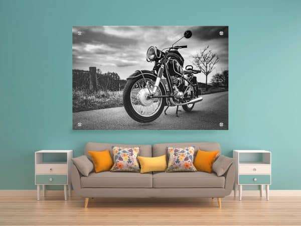 תמונת זכוכית אופנוע שחור לבן לעיצוב הבית על קיר בסלון