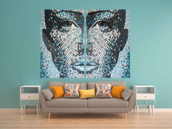 תמונת זכוכית - אשת הבריכה לעיצוב הבית על קיר בסלון